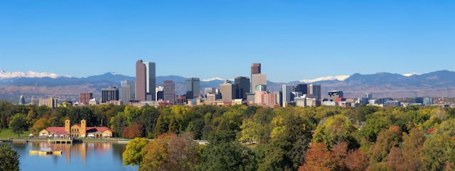 Skyline of Denver downtown with Rocky Mountains | Image Credit: © Nick Fox - stock.adobe.com