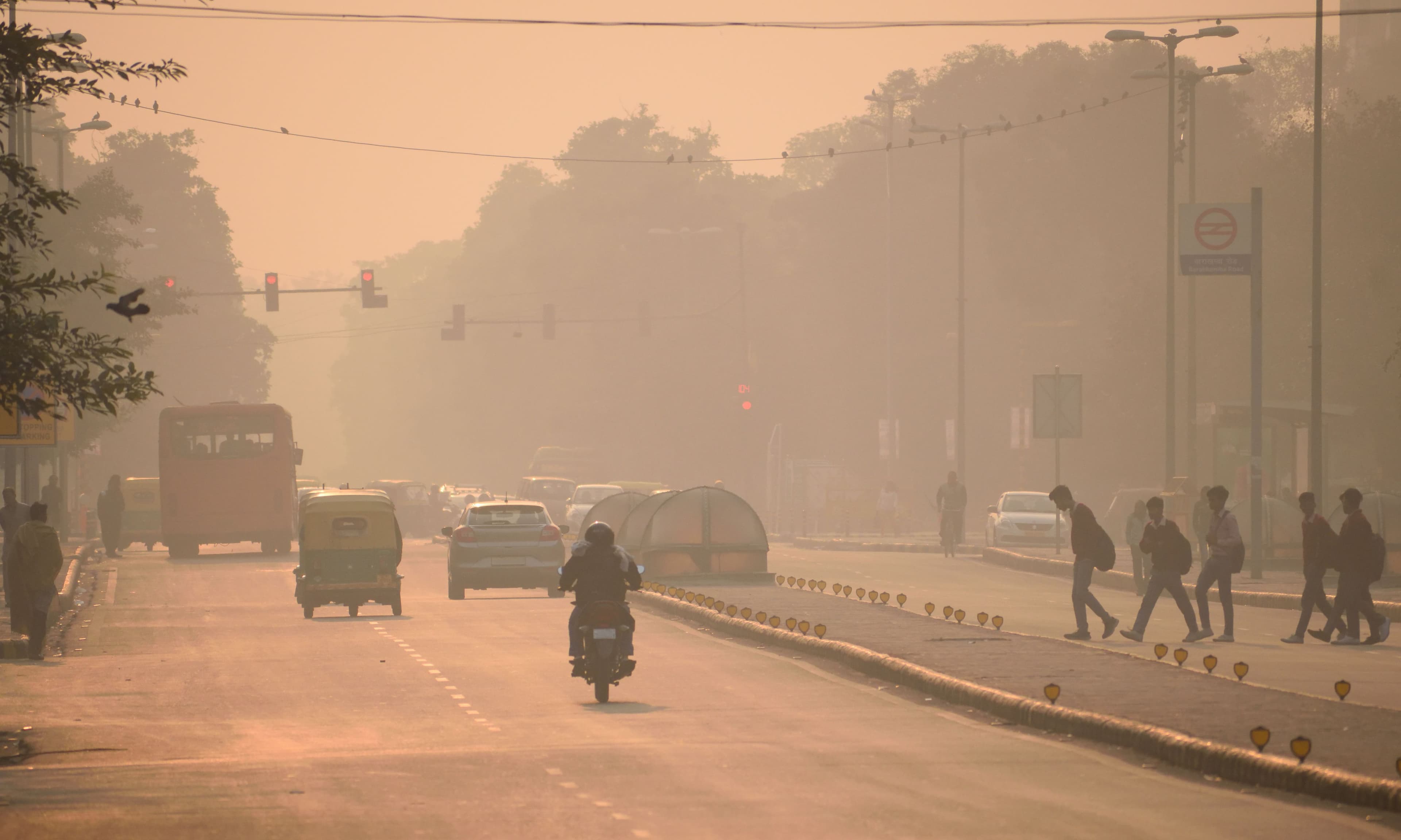 People walking in the streets of Delhi amidst smog | Image Credit: © saurav005 - stock.adobe.com