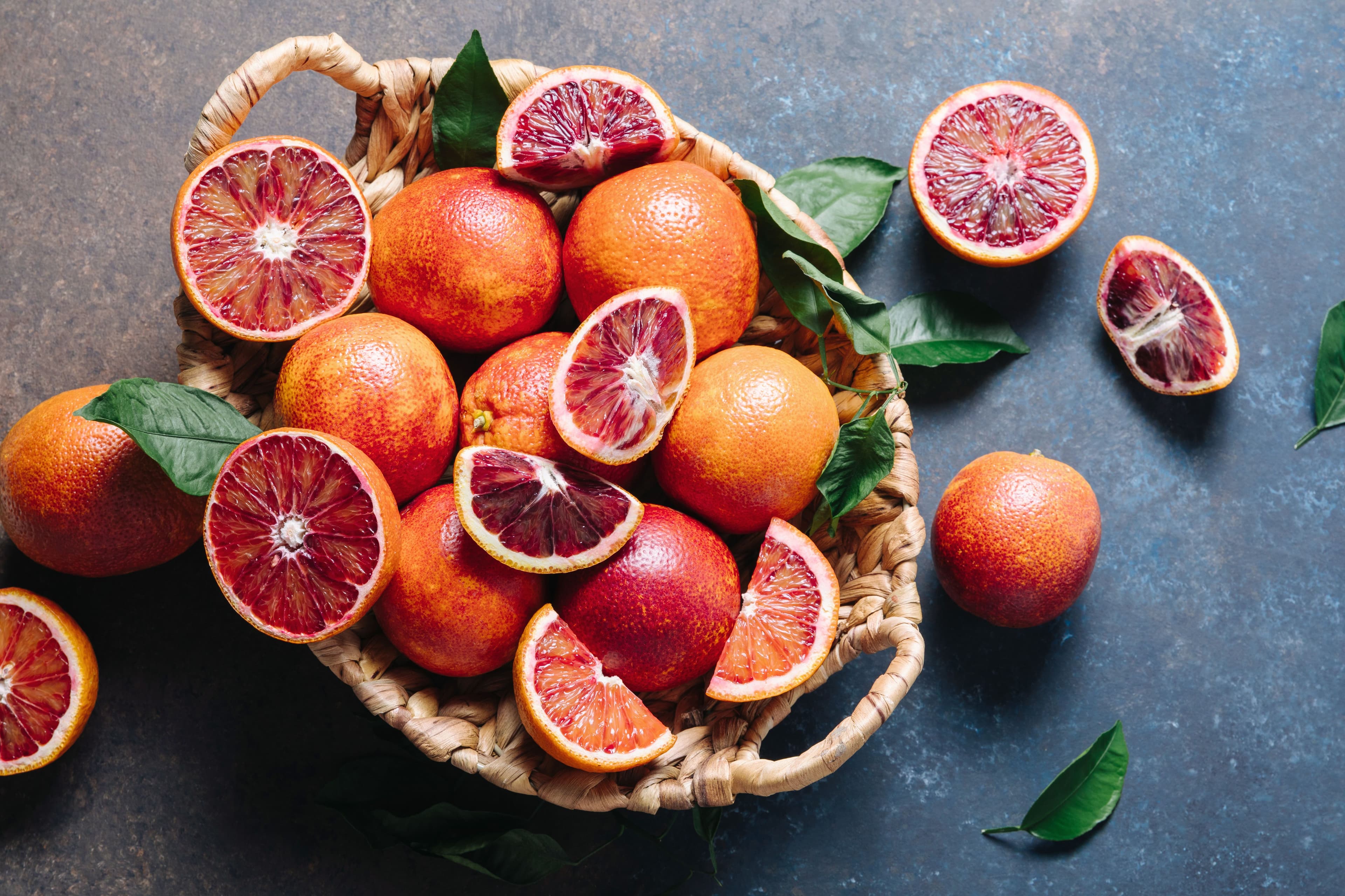 Blood oranges in a basket. © magic_cinema - stock.adobe.com