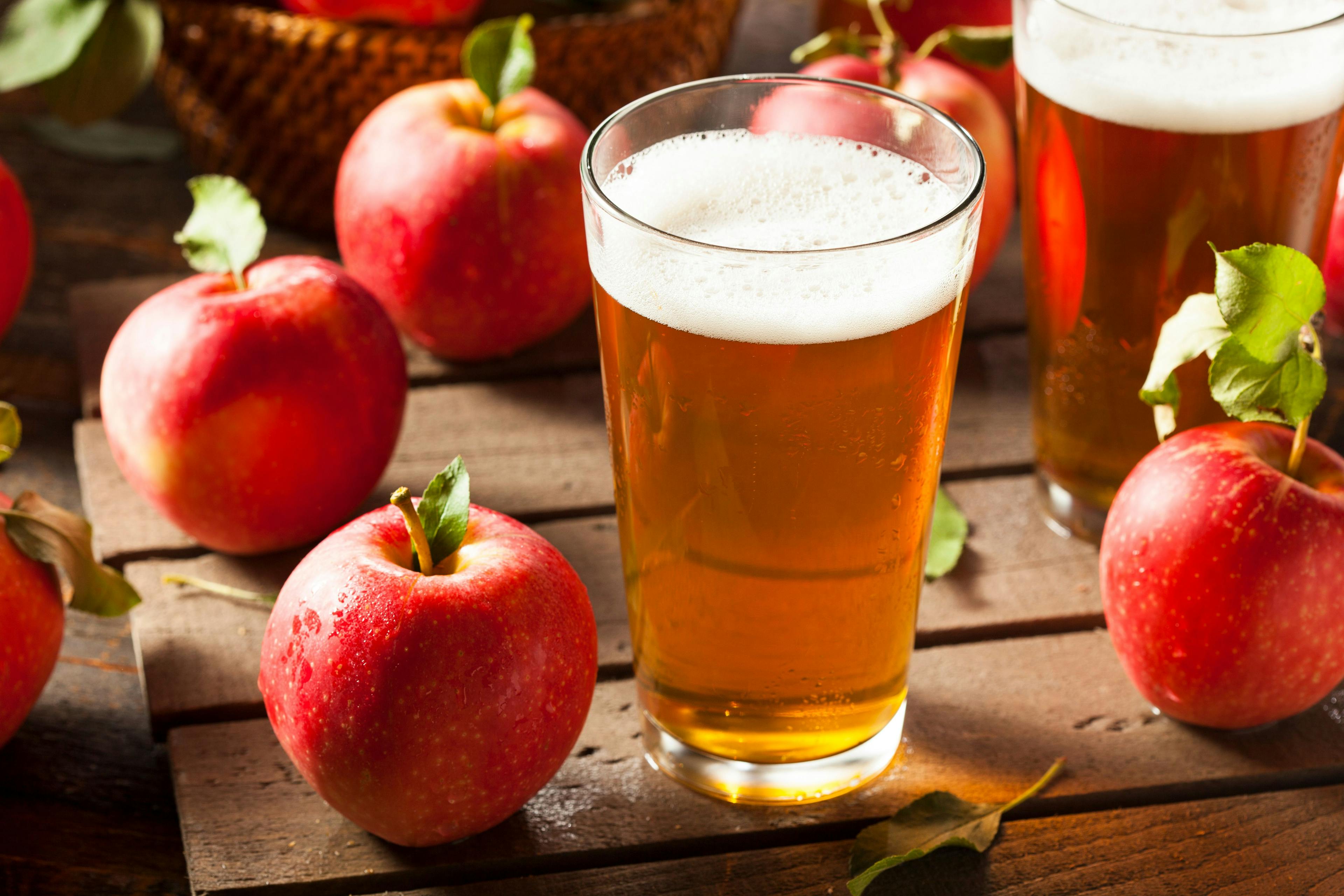 Hard apple cider - © Brent Hofacker - stock.adobe.com