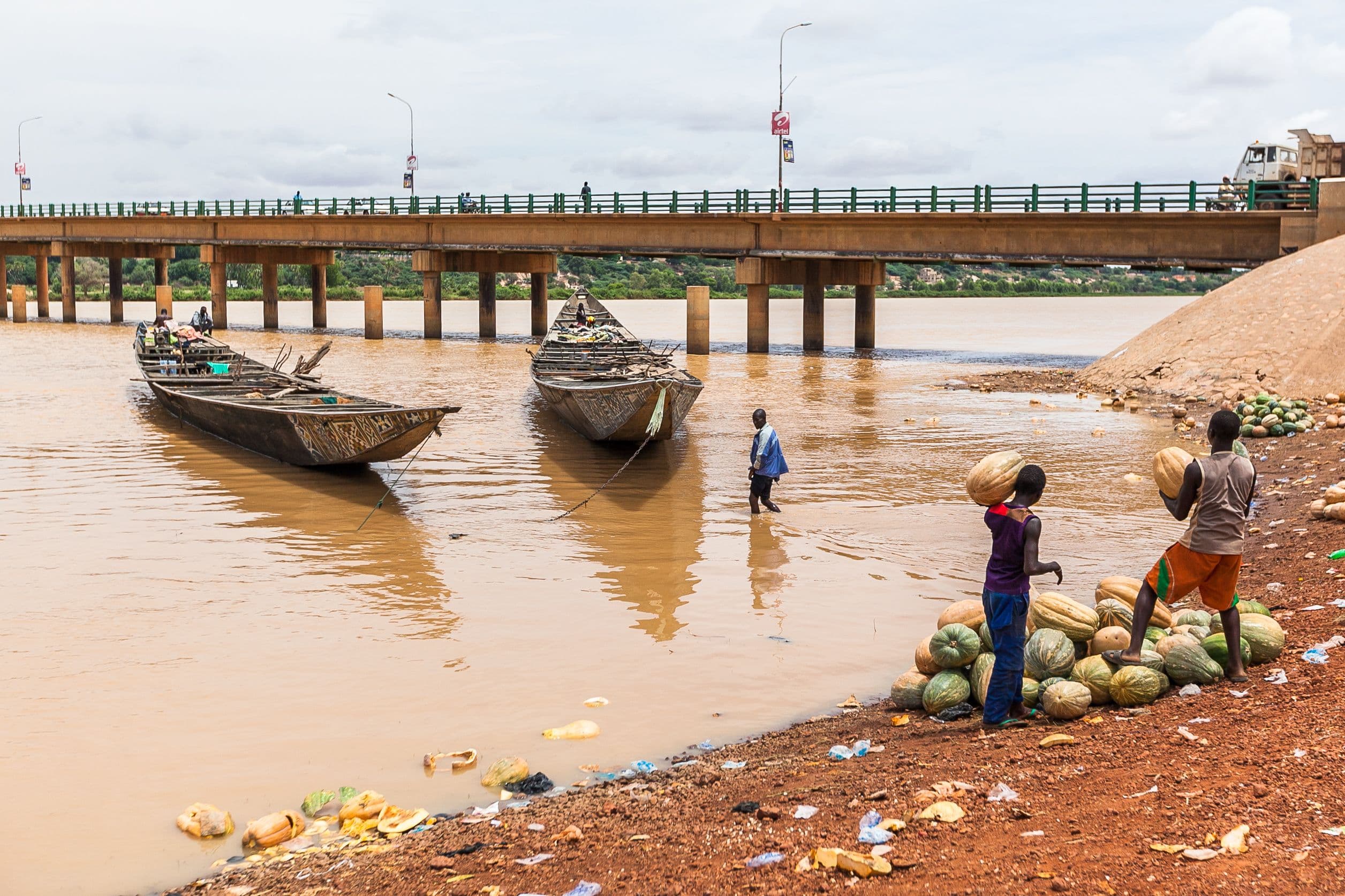 Wooden boats on Niger River: © Katya Tsvetkova- stock.adobe.com


